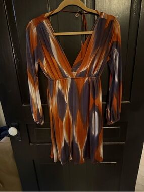 V-Neck Long Sleeve Dress in Rust and Navy — Women
